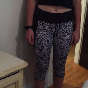 Lululemon cropped capris Size 8